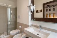 Un baño de B&B Hotel Treviso