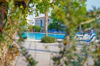 Bazén v ubytování Green Bungalows Hotel Apartments nebo v jeho okolí