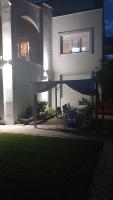 Vonkajšia záhrada v ubytovaní "Kochili Villa" LUXURY VILLA