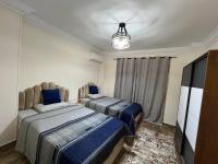 Postel nebo postele na pokoji v ubytování Royal Madinaty 2BR Residence