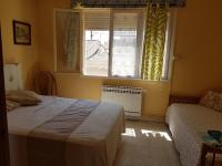 Posteľ alebo postele v izbe v ubytovaní "Maison Fi", mer et centre à 2 pas,3 chambres privées, parties communes, Maison des années 80 jardin arboré
