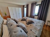 Posteľ alebo postele v izbe v ubytovaní Holiday house with private pool and sauna