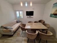 Televízia a/alebo spoločenská miestnosť v ubytovaní Apartments Kapelica