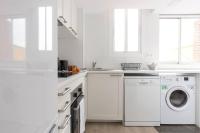 Kuchyňa alebo kuchynka v ubytovaní 2 Bdr Penthouse In Grcia