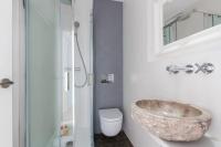 Kúpeľňa v ubytovaní 2 Bdr Penthouse In Grcia