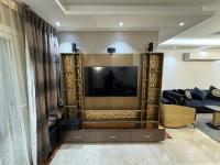 TV a/nebo společenská místnost v ubytování Mountain View Hyde park luxury villa