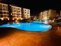 Bazén v ubytování Mountain View Hyde park luxury villa nebo v jeho okolí