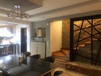 Posezení v ubytování Mountain View Hyde park luxury villa