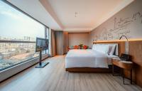 UrCove By HYATT Chengdu Wenshu Monasteryにあるベッド