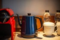 UrCove By HYATT Chengdu Wenshu Monasteryにあるコーヒーまたはお茶