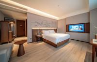 UrCove By HYATT Chengdu Wenshu Monasteryにあるベッド