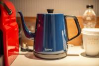 UrCove By HYATT Chengdu Wenshu Monasteryにあるコーヒーまたはお茶