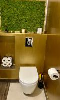 Kúpeľňa v ubytovaní Uroczy apartament 2 osobne pokoje Marina Royal Palace