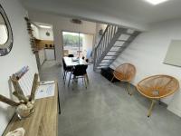 Plan piętra w obiekcie Appartement T3 Mezzanine Climatisé, 6 Couchages, Proche Plage et Port, Parking Privé - FR-1-106-50