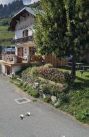 Ogród w obiekcie Appartement La Duchère Le Plan-la Giettaz massif des Aravis