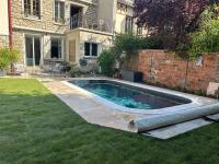 Bazén v ubytovaní Bonheur en Seine, Piscine, Vue Seine alebo v jeho blízkosti