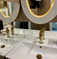 Kúpeľňa v ubytovaní Uroczy apartament 2 osobne pokoje Marina Royal Palace