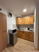 Kuchyňa alebo kuchynka v ubytovaní Groppenstein Apartmanház