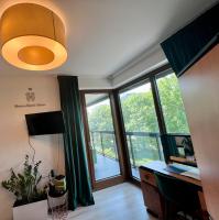 Televízia a/alebo spoločenská miestnosť v ubytovaní Uroczy apartament 2 osobne pokoje Marina Royal Palace
