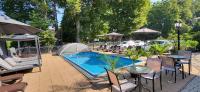 Bazén v ubytovaní Doris Hotel alebo v jeho blízkosti