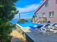 Bazén v ubytovaní Beachfront Apartments Baricevic with Pool alebo v jeho blízkosti