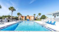 Der Swimmingpool an oder in der Nähe von Captains Quarters 3 Comm Pools Pet Friendly