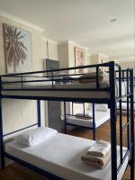 YHA Coolangatta Gold Coastにあるベッド