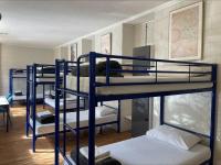 YHA Coolangatta Gold Coastにある二段ベッド