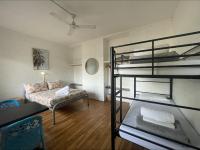 YHA Coolangatta Gold Coastにあるベッド