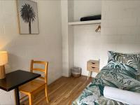YHA Coolangatta Gold Coastにあるベッド