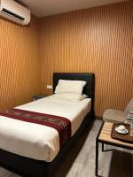 SS Hotel Serembanにあるベッド