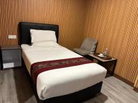 SS Hotel Serembanにあるベッド
