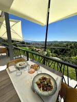 Jídlo v hotelu nebo okolí