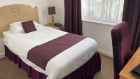 Postel nebo postele na pokoji v ubytování Magnuson Hotel Sandy Lodge Newquay