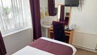Postel nebo postele na pokoji v ubytování Magnuson Hotel Sandy Lodge Newquay