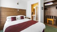 Postel nebo postele na pokoji v ubytování Magnuson Hotel Sandy Lodge Newquay