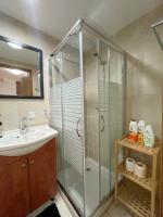 Ein Badezimmer in der Unterkunft Eilat Beach House