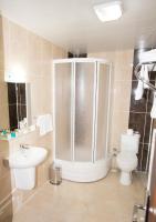 Koupelna v ubytování Resmina Hotel