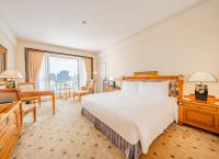 Lotte Hotel Saigonにあるベッド