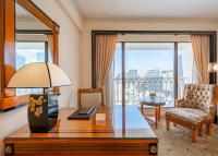 Lotte Hotel Saigonにあるシーティングエリア