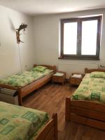 Postel nebo postele na pokoji v ubytování Lovecká chata Myslivna