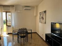 A television and/or entertainment centre at Appartamento sul mare