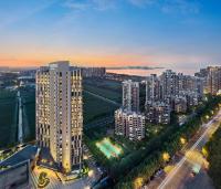 una vista aérea de una ciudad por la noche en Doubletree By Hilton Yantai Golden Coast Hotel &amp; Suites, en Yantai