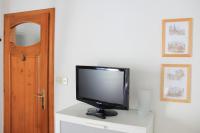 Televízia a/alebo spoločenská miestnosť v ubytovaní Apartment Apolon planinski