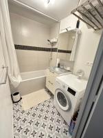 Łazienka w obiekcie Cosy Duplex avec Parking à Paris 19 by immo kit bnb