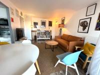 Kuchnia lub aneks kuchenny w obiekcie Cosy Duplex avec Parking à Paris 19 by immo kit bnb