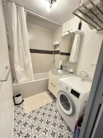 Łazienka w obiekcie Cosy Duplex avec Parking à Paris 19 by immo kit bnb