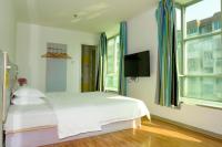 M Hotel Xiamen Haicang Maqing Road Metro Stationにあるテレビまたはエンターテインメントセンター