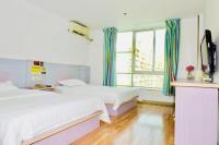 M Hotel Xiamen Haicang Maqing Road Metro Stationにあるベッド