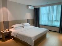 M Hotel Xiamen Haicang Maqing Road Metro Stationにあるベッド